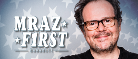 Ein Mann mit Bart und Brille steht lächelnd vor einem Hintergrund weißer Sterne. Über ihm steht der Text 'IRAZ FIRST KABARET'.