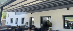 Bild enthält, Indoors, Interior Design, Restaurant, Cafeteria, Plant, Cup, Cafe, Person, Furniture, Lounge