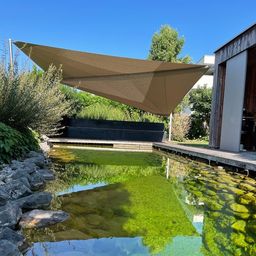 Bild enthält, Pool, Water, Swimming Pool, Outdoors, Shelter, Nature, Pond, Scenery, Vegetation, Villa