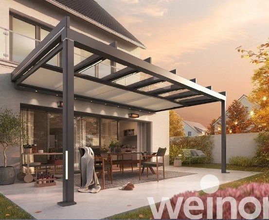 Bild enthält, Building, House, Housing, Porch, Patio, Pergola, Person, Canopy, Chair, Cat