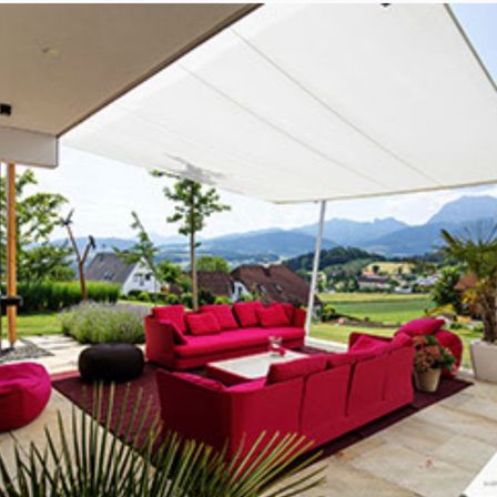 Bild enthält, Couch, Interior Design, Terrace, Housing, Villa, Backyard, Outdoors, Living Room, Patio, Canopy