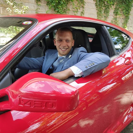 Bild enthält, Car, Transportation, Vehicle, Person, Machine, Wheel, Driving, Face, Head