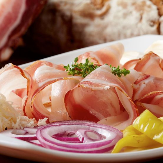Bild enthält, Food, Meat, Pork, Food Presentation, Plate, Ham, Brunch, Dish, Meal, Platter