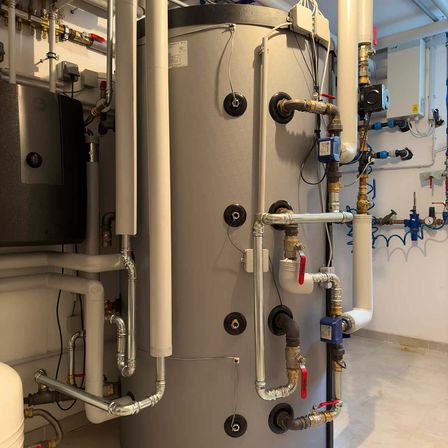 Bild enthält, Person, Plumbing