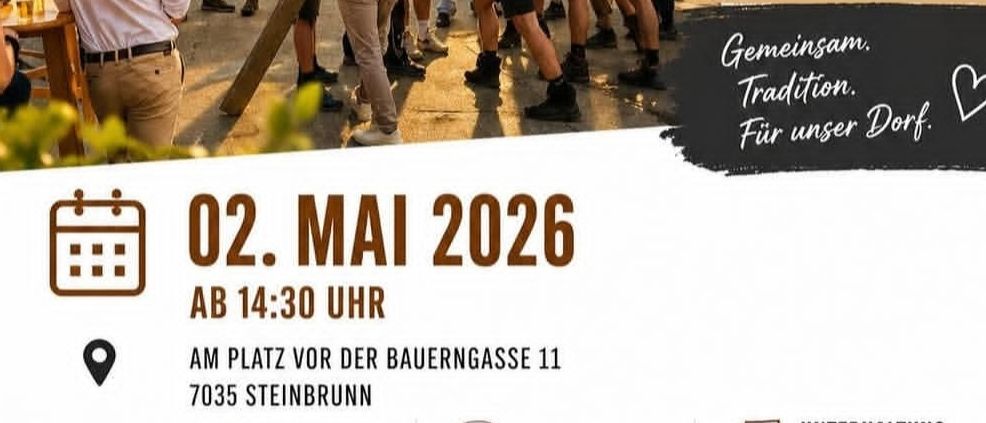 Ein Plakat kündigt das Dorffest am 2. Mai 2026 um 14:30 Uhr an. Teilnehmer heben einen Holzpfahl, umgeben von Schaulustigen. Verschiedene Getränke und Speisen sind aufgeführt. Die Veranstaltung verspricht Unterhaltung, einschließlich traditioneller Musik und Kinderspiele.