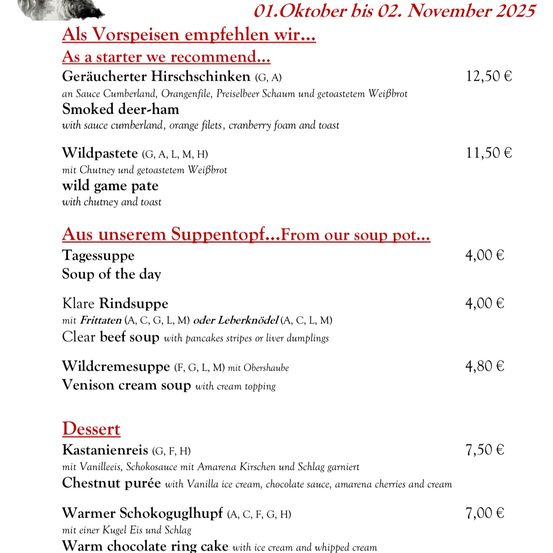 Menü vom 01. Oktober bis 02. November 2025. Vorspeisen umfassen geräucherten Hirschschinken mit Cumberland-Sauce, Orangenfilets, Preiselbeerschaum und getoastetem Weißbrot. Suppenoptionen sind Rindersuppe mit Pfannkuchen oder Leberknödel und Wildcremesuppe mit Sahnehaube. Desserts enthalten Kastanien-Püree mit Vanilleeis, Schokoladensauce, Amarenakirschen und Schlagsahne sowie warmen Schokoladenringkuchen mit Eiscreme und Schlagsahne.