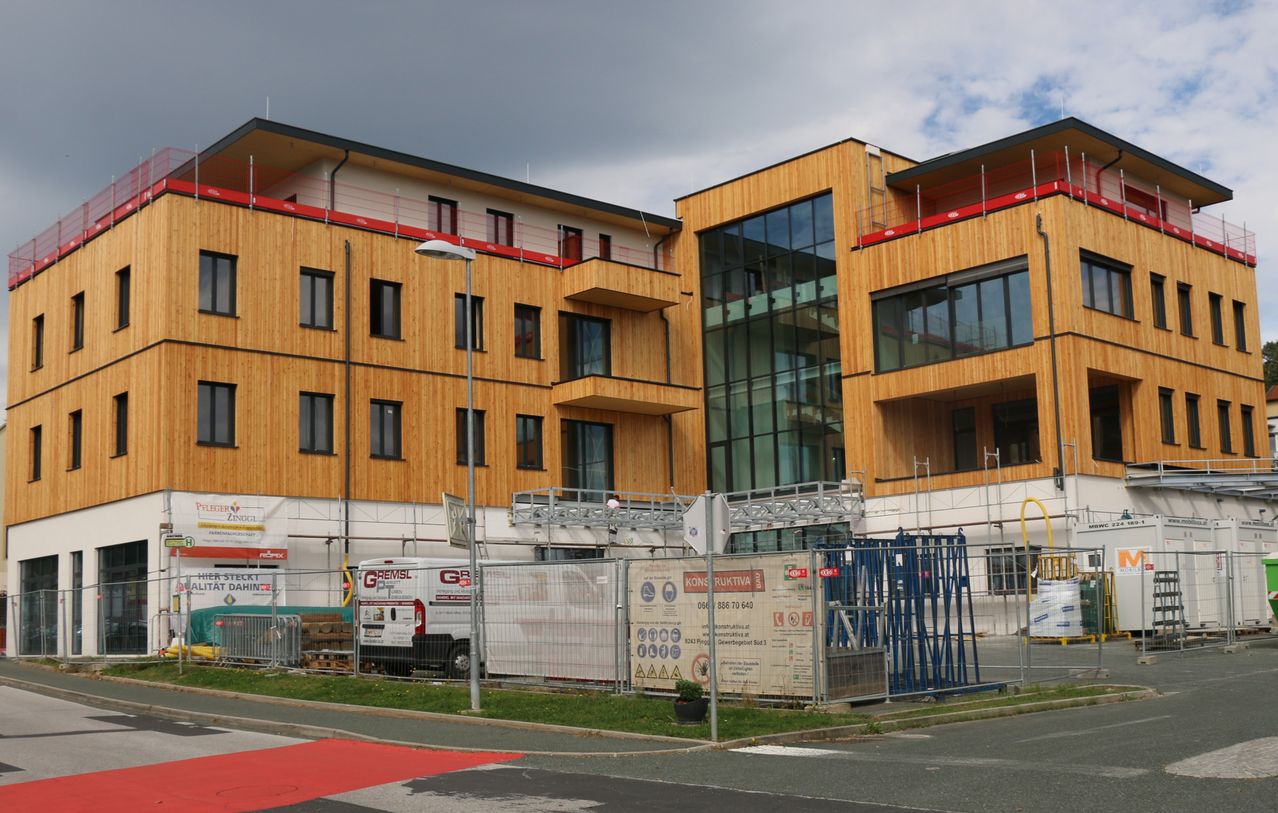 Bild enthält, Building, Office Building, City, Neighborhood, Intersection, Road, Urban, Street, Condo, Tarmac