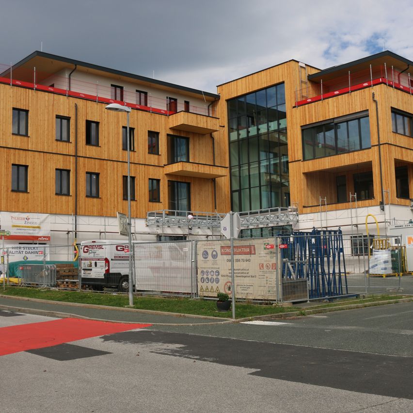 Bild enthält, Building, Office Building, Intersection, Road, City, Neighborhood, Tarmac, Street, Urban, Condo