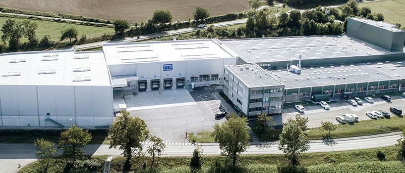 Bild enthält, Building, Outdoors, Airport, Terminal, Aerial View, Car, Vehicle