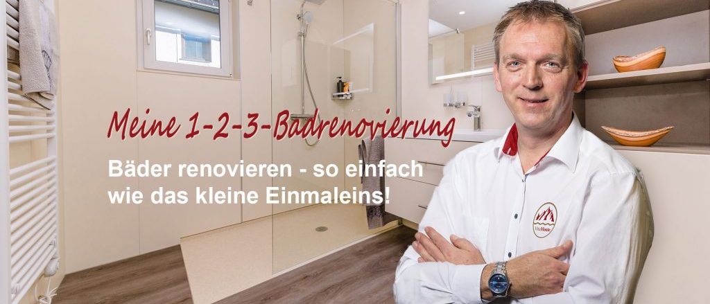 Ein Mann steht lächelnd in einem renovierten Badezimmer mit einer Glasdusche und weißen Schränken. Der Text lautet 'Meine 1-2-3-Badrenovierung'.