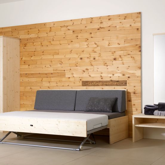 Bild enthält, Indoors, Interior Design, Wood Panels, Bed, Furniture