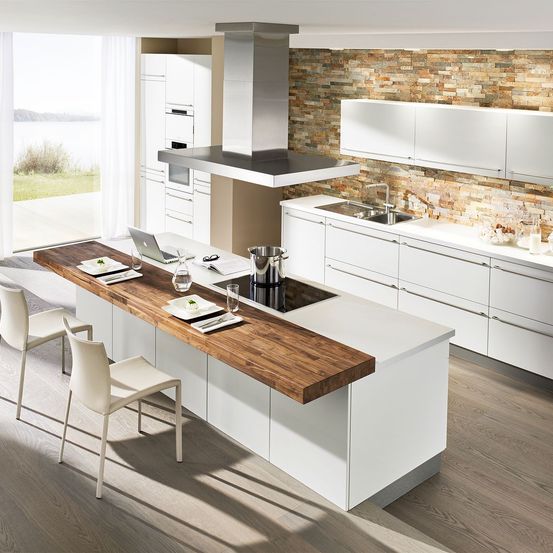 Bild enthält, Indoors, Interior Design, Kitchen, Kitchen Island, Furniture, Table