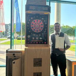 Bild enthält, Urban, Adult, Male, Man, Person, Accessories, Formal Wear, Tie, Game