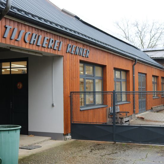 Bild enthält, Handrail, Brick, Architecture, Building, Factory, Outdoors, Shelter, City