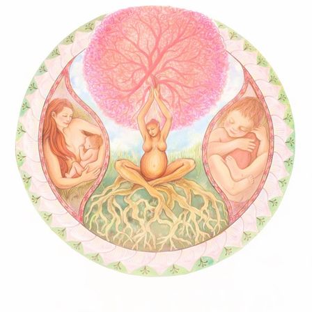 Eine Illustration einer schwangeren Frau, die ein Baby mit einem rosa Baum darüber hält. Es ist von einem grünen blattartigen Muster umgeben.