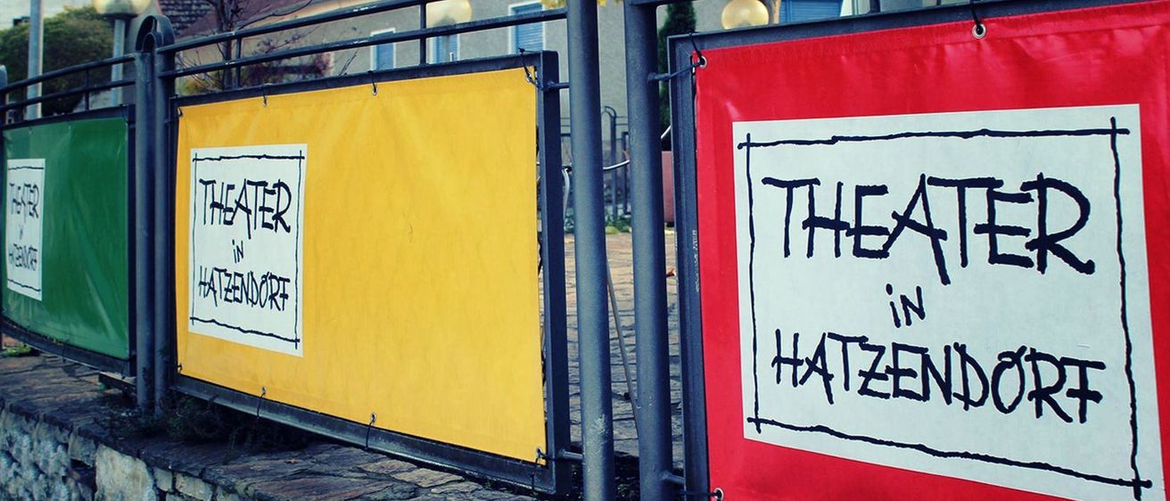 Bild enthält, Banner, Text, Advertisement