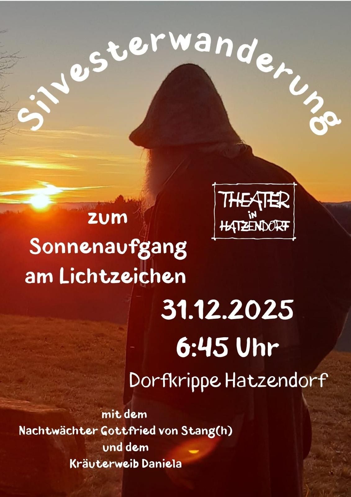 Eine Person in einer Kapuze steht vor einem Sonnenuntergang. Es steht 'Theater in Hatzendorf' und 'Sonnenaufgang am Lichtzeichen 31.12.2025 6:45 Uhr Dorfkrippe Hatzendorf.'
