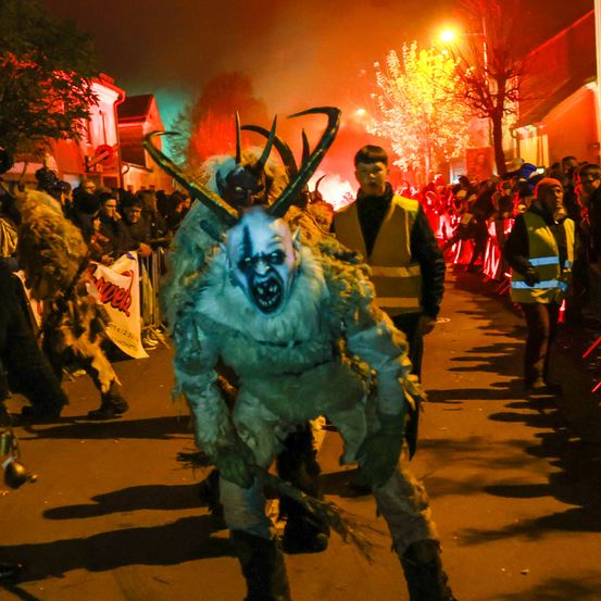 Bild enthält, Urban, Adult, Male, Man, Person, People, Festival, Face, Head, Halloween