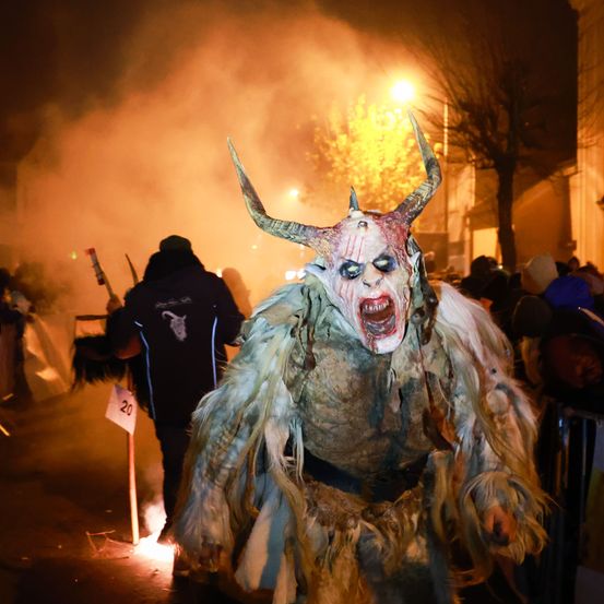 Bild enthält, Adult, Female, Person, Woman, Festival, Bride, Costume, Face, Halloween, Urban