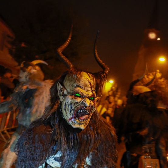 Bild enthält, Adult, Female, Person, Woman, Festival, Face, Head, Halloween