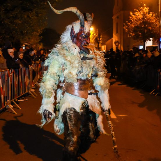 Bild enthält, Adult, Bride, Female, Person, Wedding, Woman, Male, Man, Face, Festival