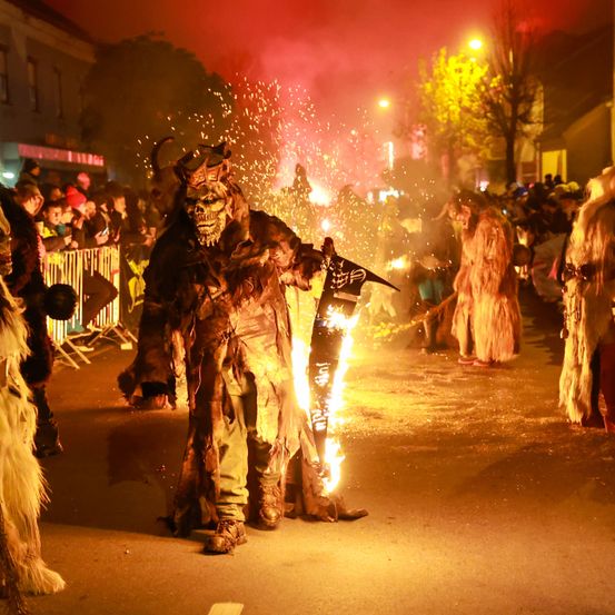 Bild enthält, Person, Festival, Face, Head