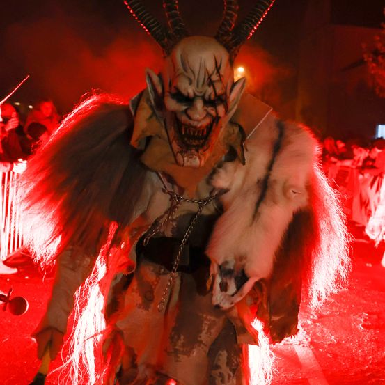 Bild enthält, Person, Face, Head, Accessories, Carnival