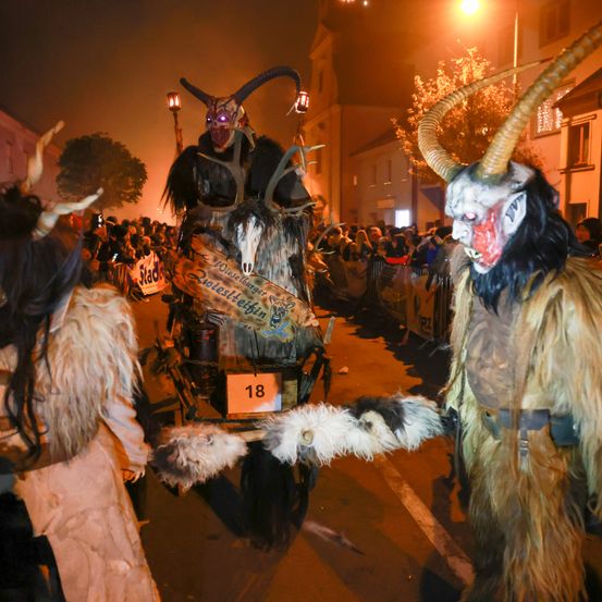 Bild enthält, Adult, Female, Person, Woman, Bride, Wedding, Face, Head, Festival, Carnival