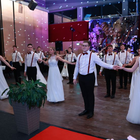 Bild enthält, Dress, People, Person, Adult, Male, Man, Bride, Female, Woman, Formal Wear