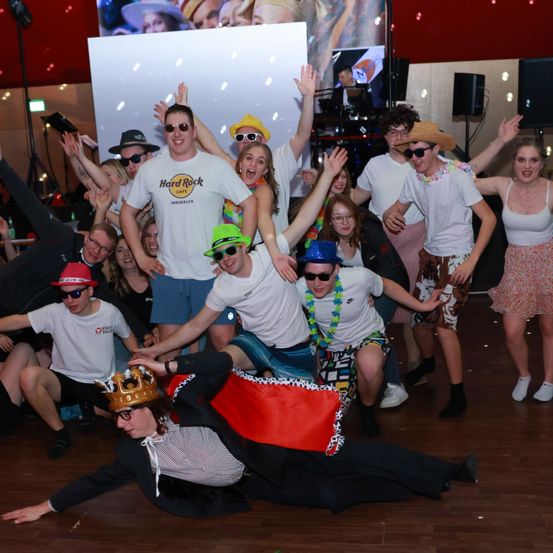 Bild enthält, Urban, People, Person, Boy, Child, Male, Dancing, Shoe, Adult, Man