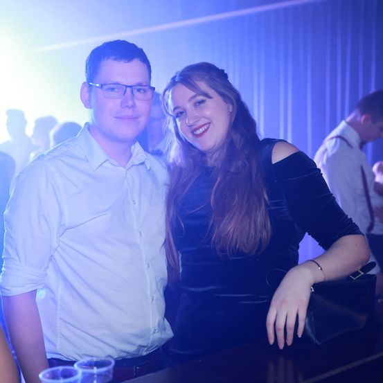Bild enthält, Urban, Club, Night Club, Adult, Female, Person, Woman, Male, Man, Face