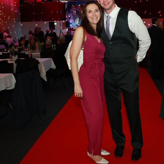 Bild enthält, Fashion, Premiere, Adult, Female, Person, Woman, Male, Man, Red Carpet, Face