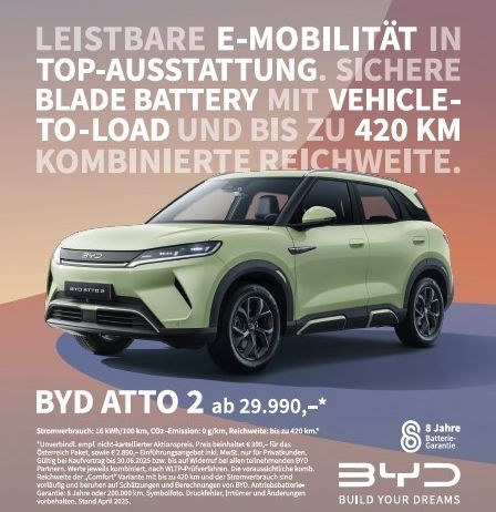 Ein Plakat, das das elektrische Fahrzeug BYD Atto 2 bewirbt. Es hebt Merkmale wie leistungsstarke E-Mobilität, eine sichere Blade-Batterie, Fahrzeug-zum-Laden-Aufladung und eine kombinierte Reichweite von bis zu 420 km hervor.