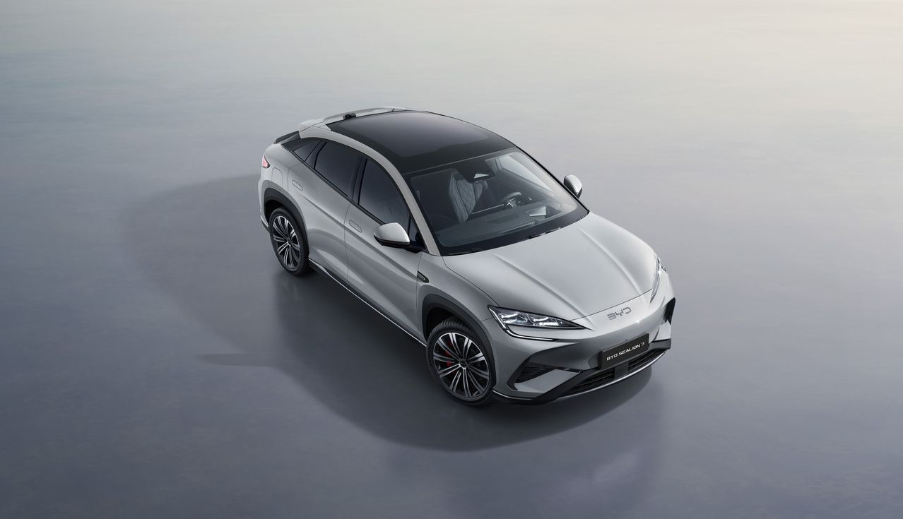 Bild enthält, Car, Transportation, Vehicle, Machine, Wheel, Sedan, Suv, Spoke, Alloy Wheel, Tire