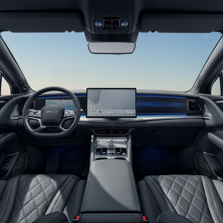 Bild enthält, Car, Transportation, Vehicle, Car - Interior, Machine, Wheel, Hardware, Monitor, Screen, Car Seat