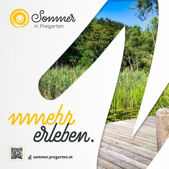 Bild enthält, Advertisement, Water, Waterfront, Boardwalk, Poster, QR Code, Vegetation, Wood, Grass, Outdoors