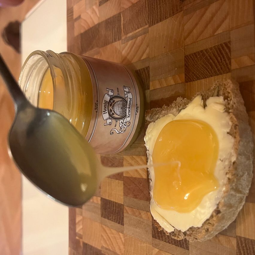 Bild enthält, Egg, Food, Cutlery, Spoon, Wood