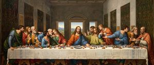 Das letzte Abendmahl zeigt Jesus und seine Jünger in einem Moment der Offenbarung, wobei Jesus seinen Verrat ankündigt. Das Gemälde erfasst eine Mischung von Emotionen, von Schock bis zur Nachdenklichkeit.