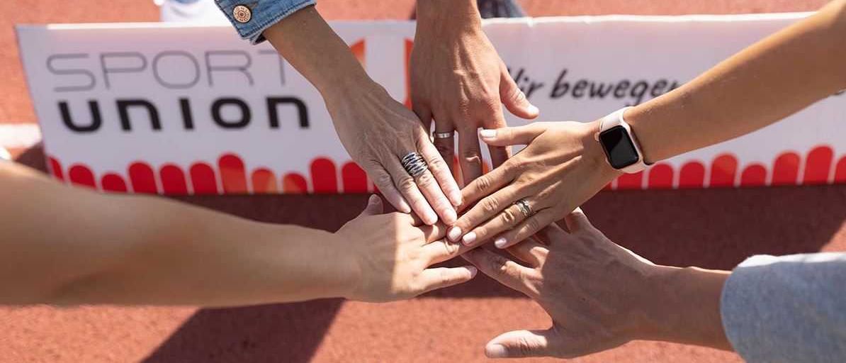 Bild enthält, Hand, Person, Finger, Holding Hands, Adult, Male, Man
