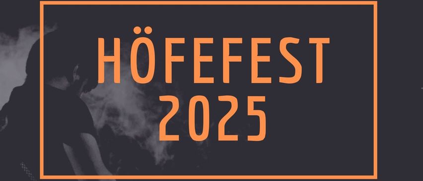 Werbeposter für das Hoefefest 2025. Zeigt eine silhouettierte Person und einen besonderen Gast, Flashlight. Datum: 18. Juli 2025, Zeit: 20 Uhr. Spezielle Getränke, Wein und Essen im Angebot.