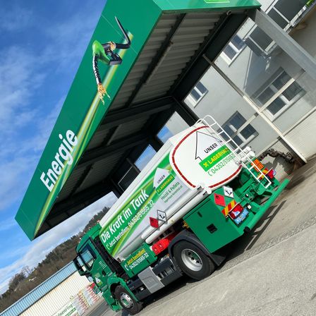 Bild enthält, Machine, Wheel, Architecture, Building, Transportation, Truck, Vehicle