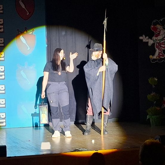 Bild enthält, Stage, Adult, Female, Person, Woman, Male, Man, People, Dancing, Shoe