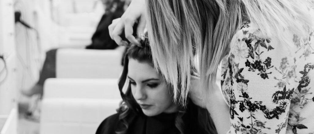 Bild enthält, Adult, Female, Person, Woman, Face, Head, Photography, Portrait, Hairdresser, Haircut
