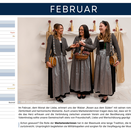 Das Bild zeigt drei Frauen in traditioneller Kleidung, die Rosenkörbe halten und vor einer mit Blumen geschmückten Wand stehen. Der Text darüber deutet auf eine Veranstaltung im Februar 2015 hin, die das Thema Liebe und Gemeinschaftsgeist hervorhebt.