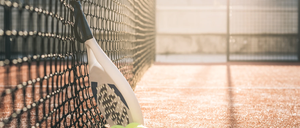 Bild enthält, Racket, Sport, Tennis, Tennis Racket, Ball, Tennis Ball, Clothing, Glove