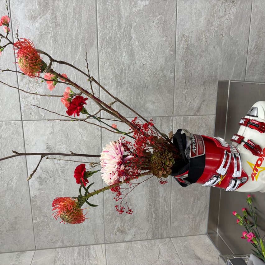 Bild enthält, Flower, Flower Arrangement, Plant, Flower Bouquet, Ikebana, Rose, Petal