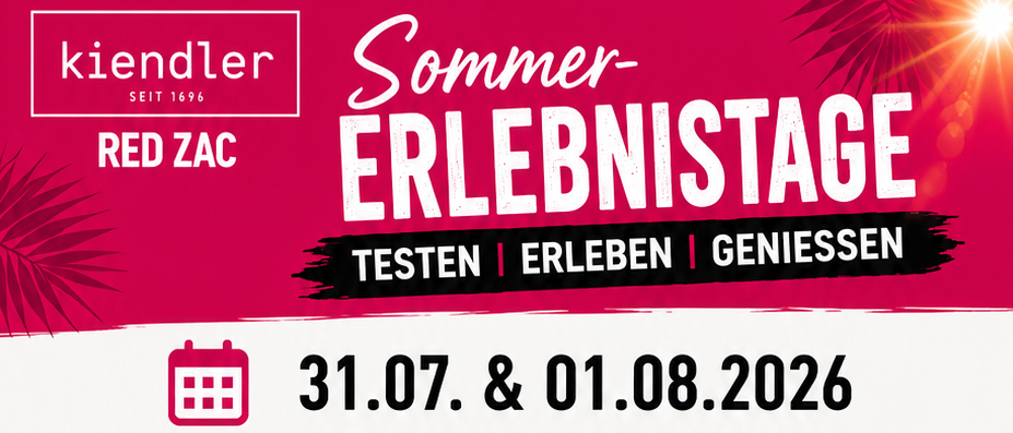 Eine Werbung für verschiedene Produkte, darunter eine solarbetriebene Kamera, ein Red Bull Racing Audiogerät, ein Smart-Home-Gerät, eine Jura Kaffeemaschine, einen Ninja Pizzaofen, einen Roller und eine Miele Waschmaschine. Die Anzeige hebt Funktionen wie Überwachung, Leistung, Smart-Home-Technologie, Kaffeeperfektion, Pizzaofen, Mobilität und einen Sommererlebnispreis hervor.