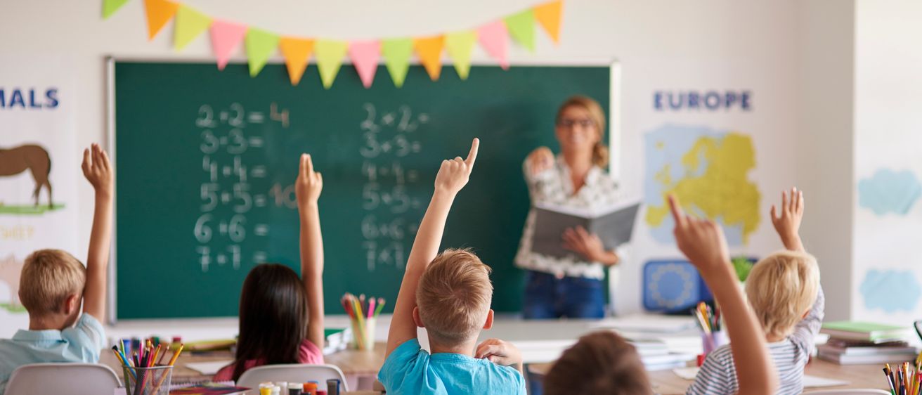 Bild enthält, Person, Student, Boy, Child, Male, Female, Girl, Teen, Face, Head