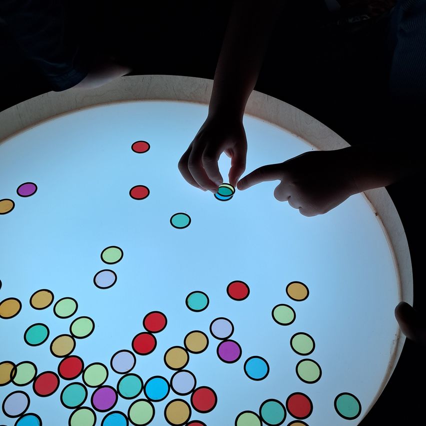 Bild enthält, Person, Body Part, Finger, Hand, Pattern