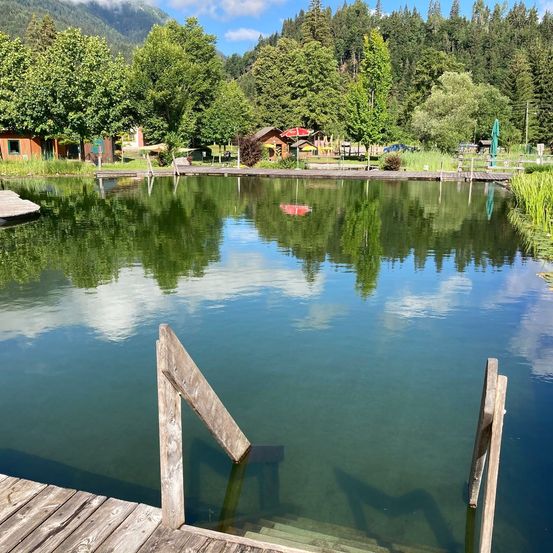 Bild enthält, Nature, Outdoors, Scenery, Lakefront, Pond, Water, Car, Waterfront, Person, Lake